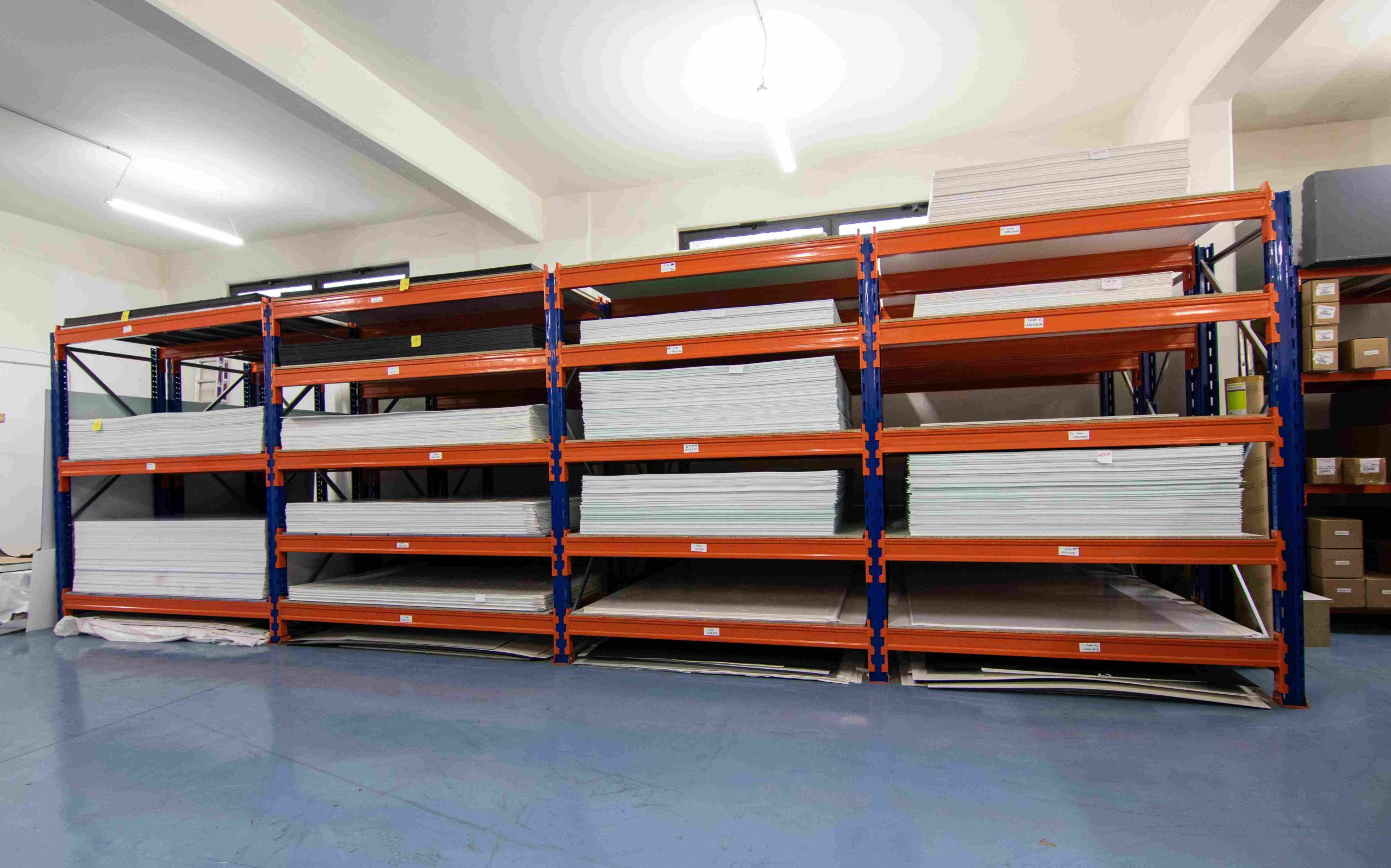 Η εταιρεία 10 Άκαμπτα